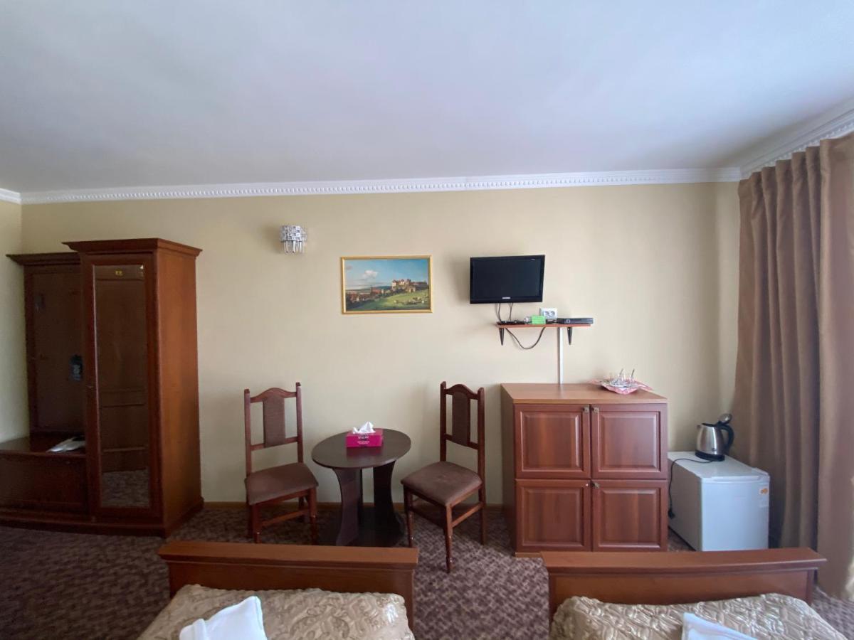 Hotel Three Korony Skhidnytsia ภายนอก รูปภาพ