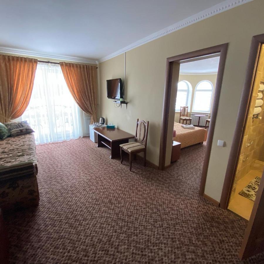 Hotel Three Korony Skhidnytsia ภายนอก รูปภาพ