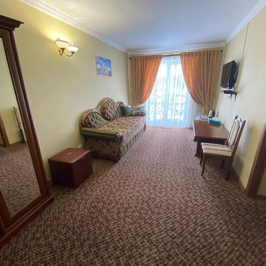 Hotel Three Korony Skhidnytsia ภายนอก รูปภาพ