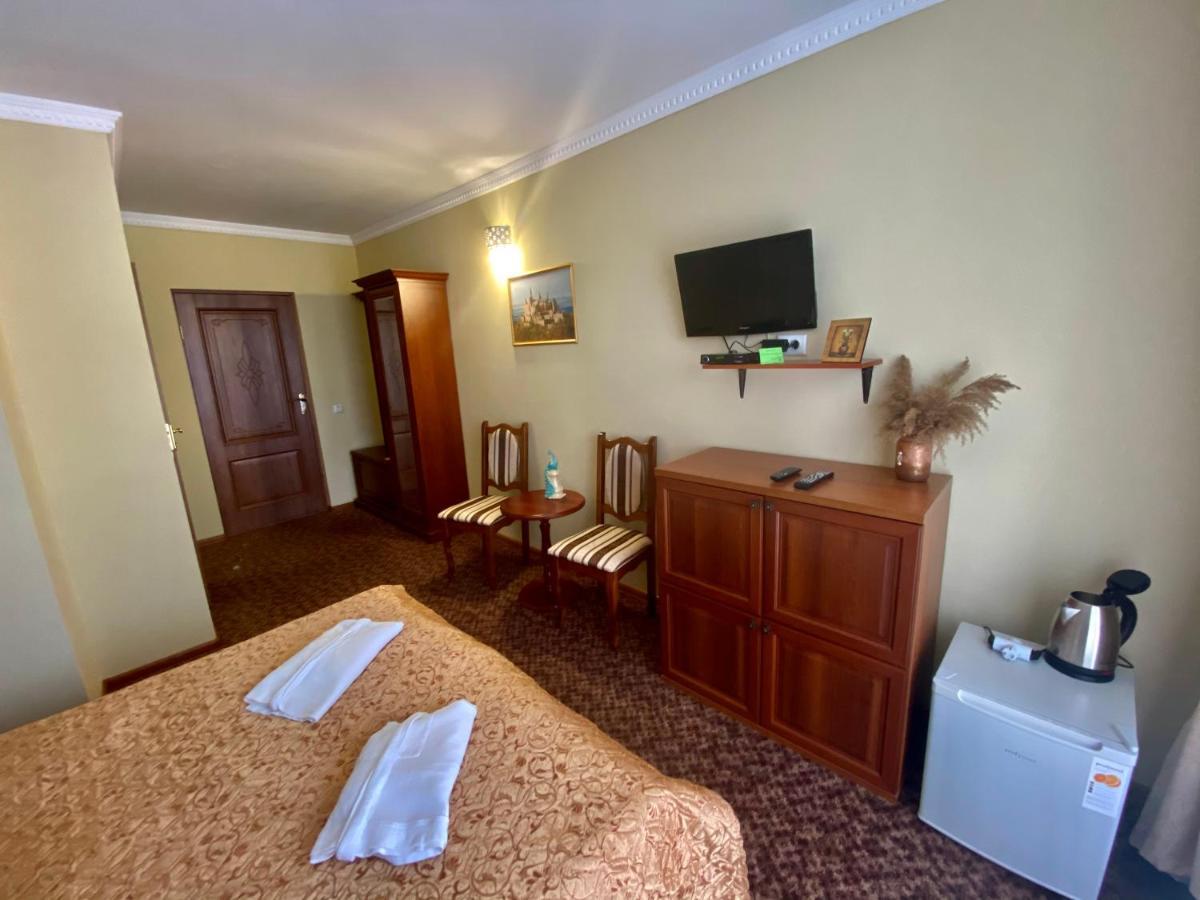 Hotel Three Korony Skhidnytsia ภายนอก รูปภาพ