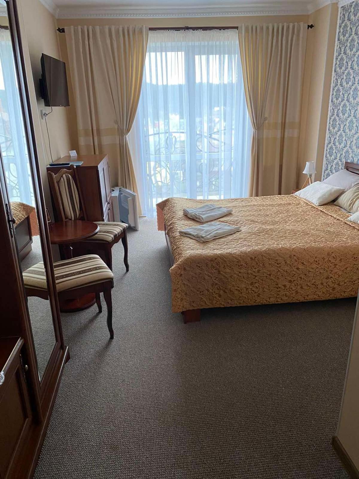 Hotel Three Korony Skhidnytsia ภายนอก รูปภาพ
