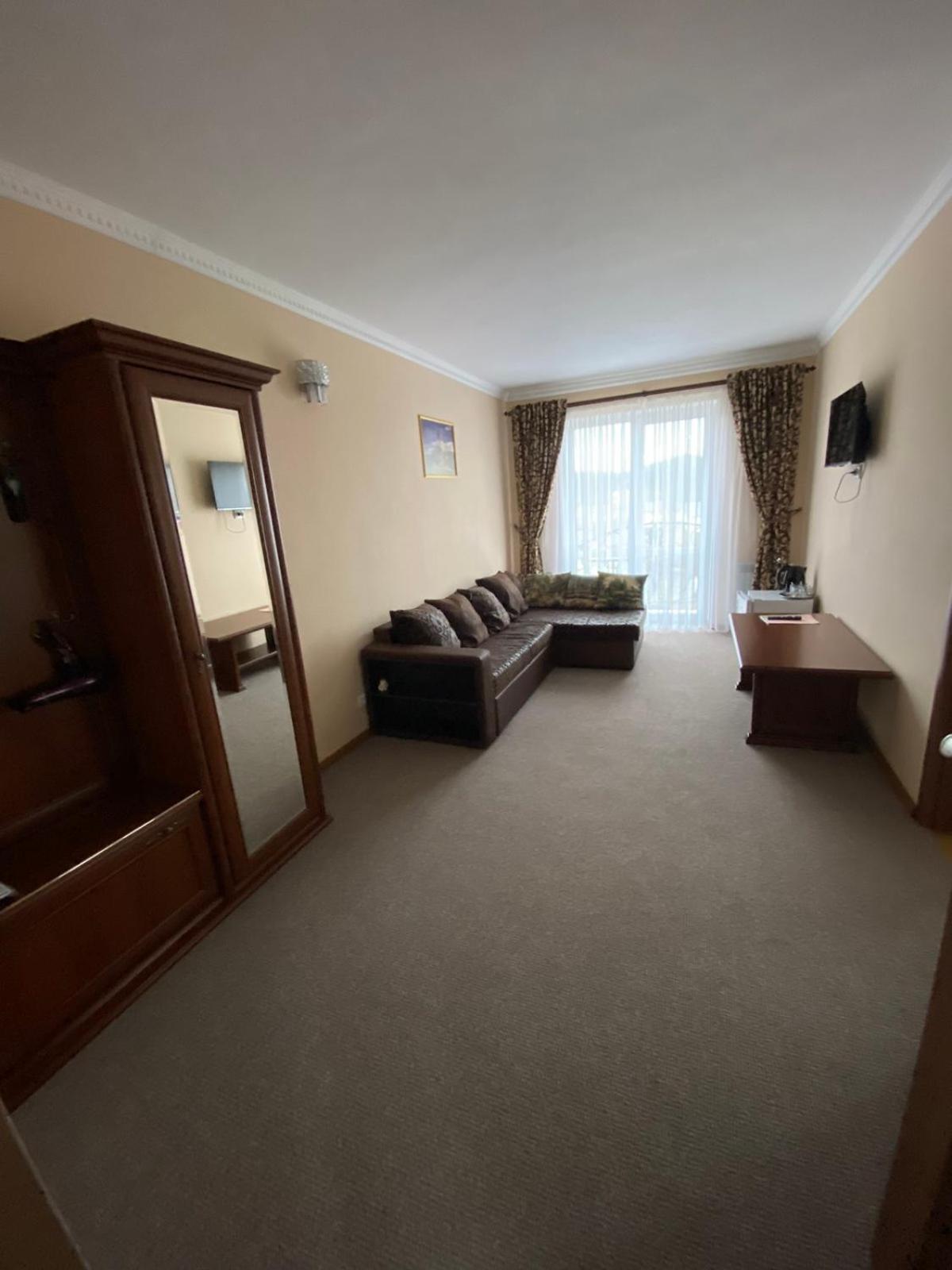 Hotel Three Korony Skhidnytsia ภายนอก รูปภาพ