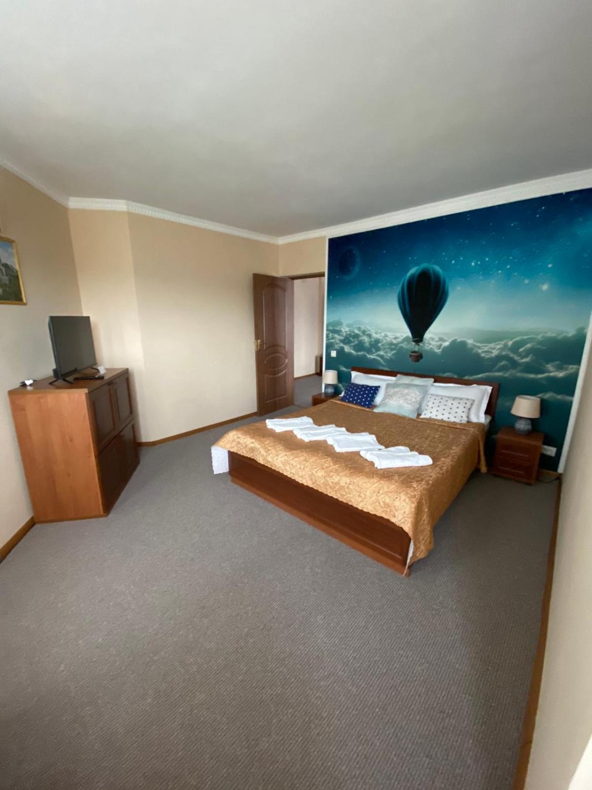 Hotel Three Korony Skhidnytsia ภายนอก รูปภาพ