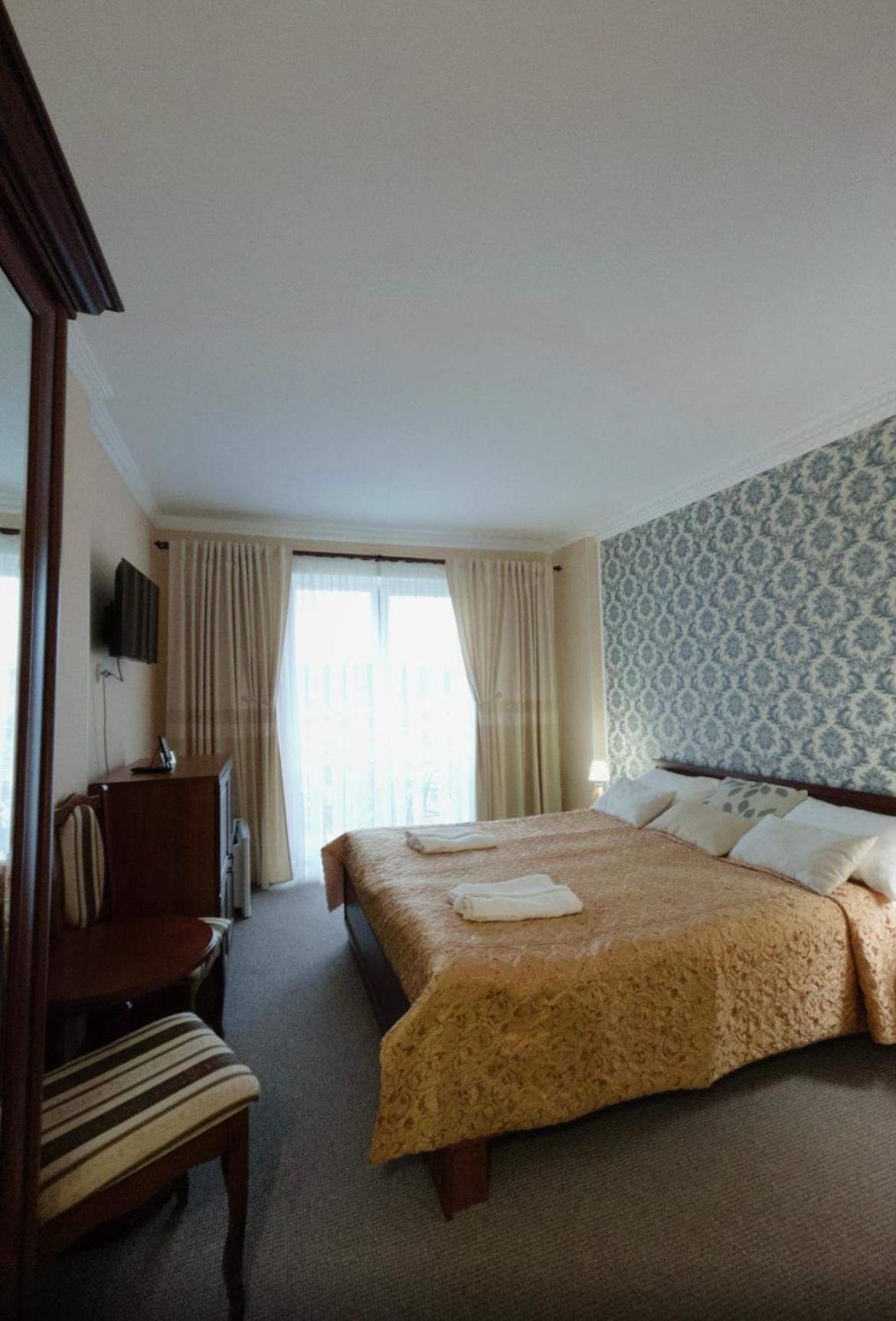 Hotel Three Korony Skhidnytsia ภายนอก รูปภาพ