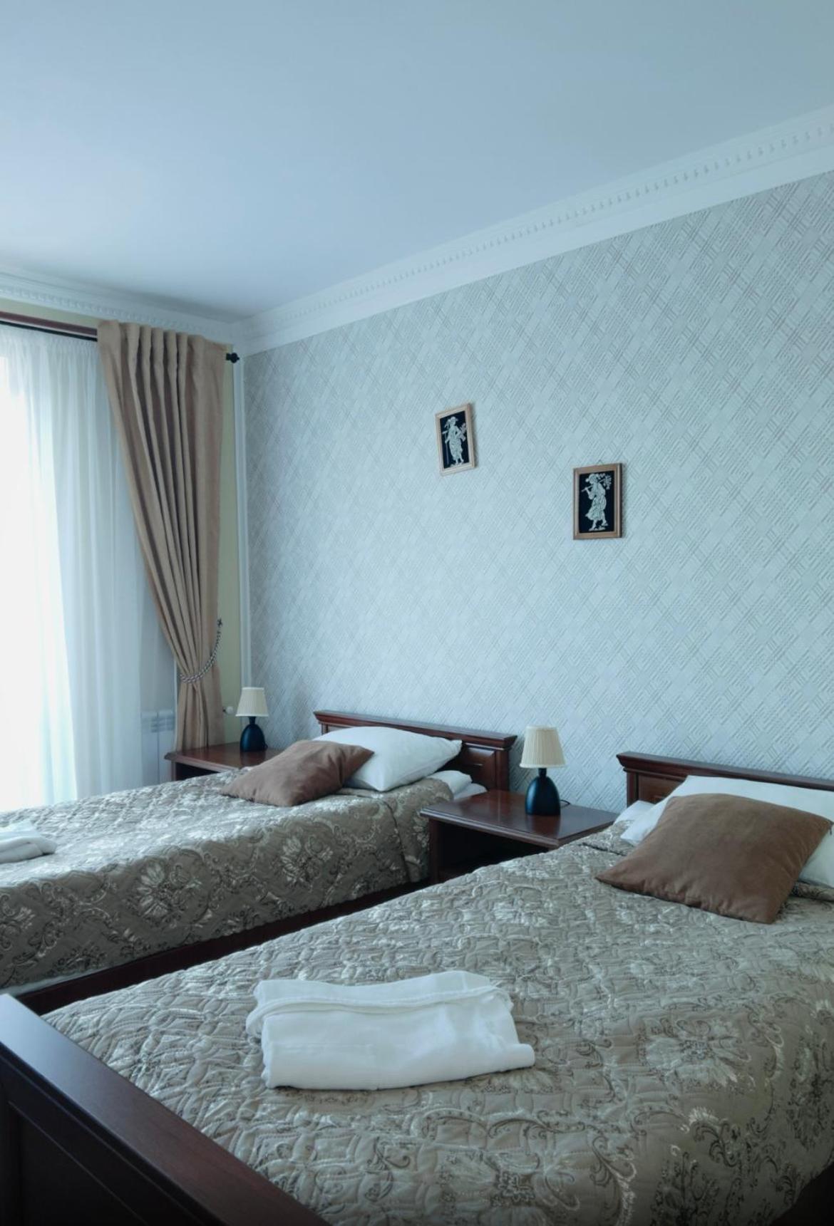Hotel Three Korony Skhidnytsia ภายนอก รูปภาพ